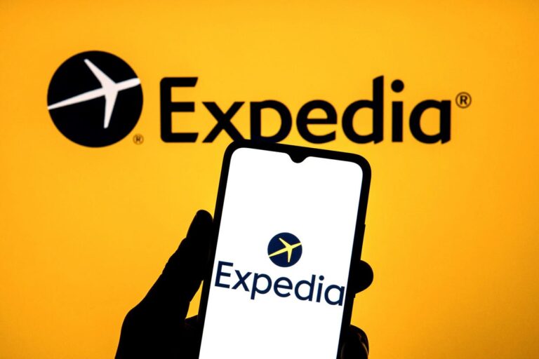 Expedia: How to travel with an package?